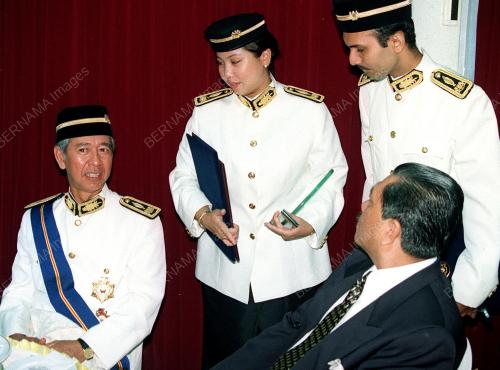 KL03-26_05_2000_FELLOW_INTAN_26052000