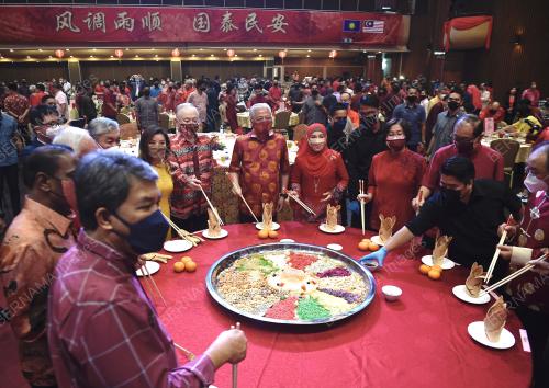 DATUK SERI ISMAIL SABRI YAAKOB