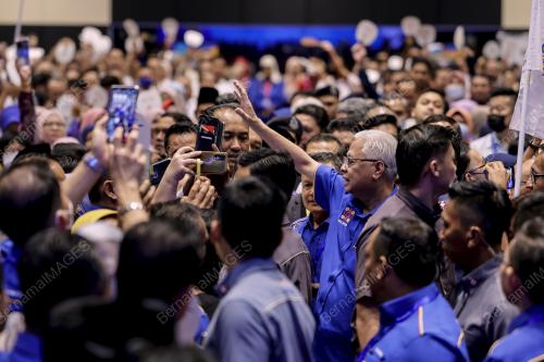 DATUK SERI ISMAIL SABRI YAAKOB
