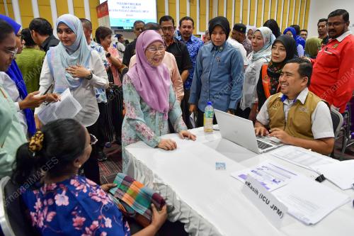 DATUK SERI DR WAN AZIZAH WAN ISMAIL