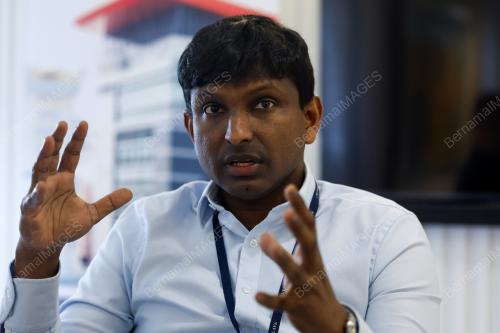 DR VEENESH SELVARATNAM
