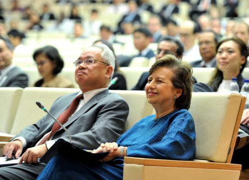 TAN SRI DR ZETI AKHTAR AZIZ