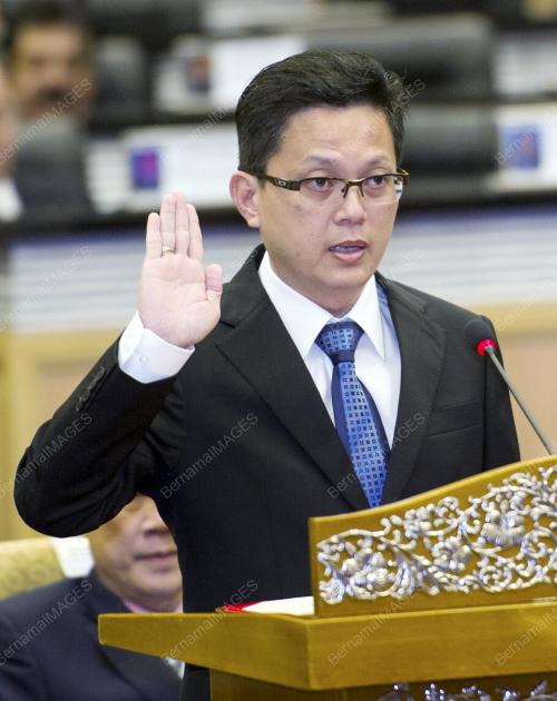 KL03_01122014_SENATOR_SUMPAH