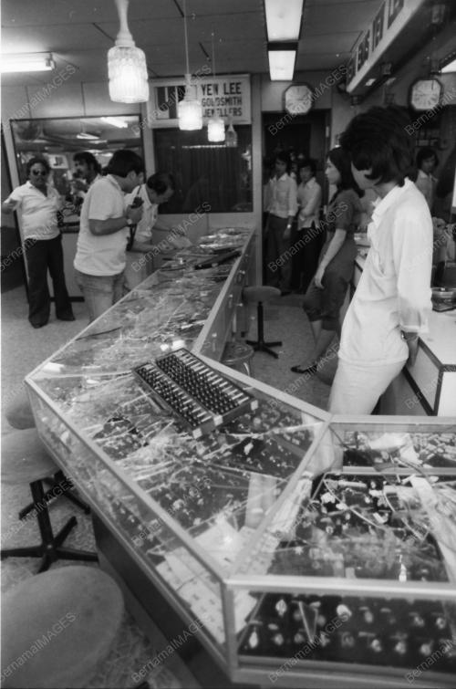 Rompakan kedai emas