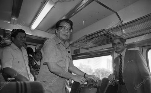 KL03_02032015_KERETA_API