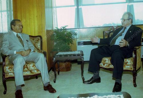 KL03_02042002_PM_PALESTIN