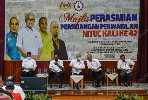 DATUK SERI ISMAIL SABRI YAAKOB