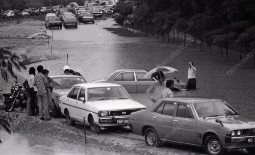 BANJIR KILAT