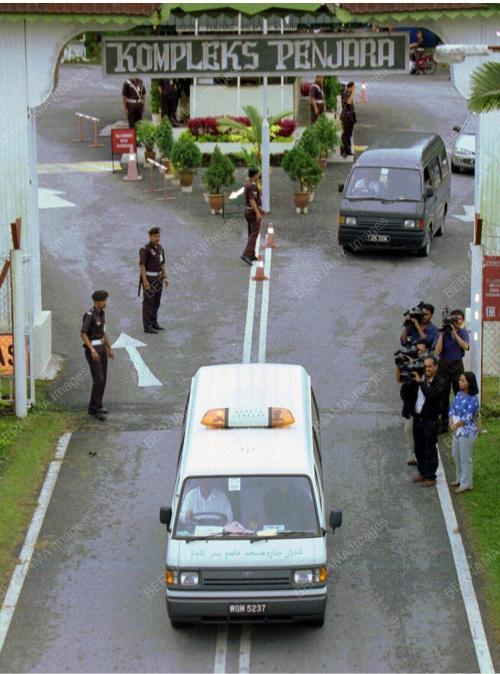 KL03_02112001_MONA_FENDAY