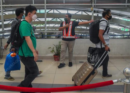 'TROOPERS' PRASARANA BANTU PENUMPANG