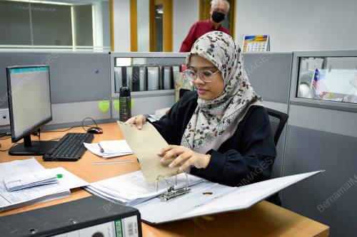 GAJI MINIMUM RM1,700 RINGANKAN BEBAN PEKERJA