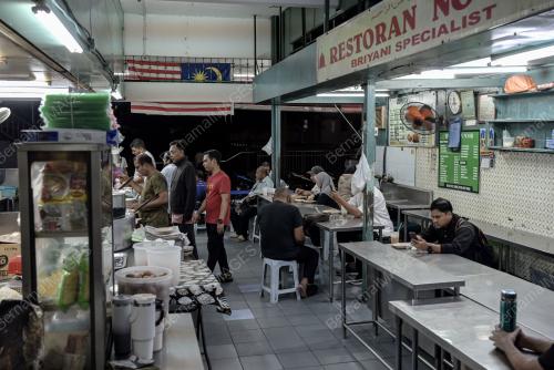 WARGA_BERSAHUR