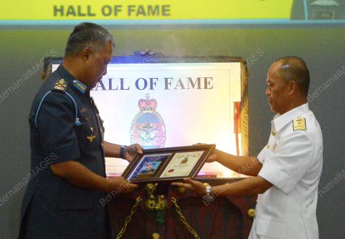 KL03_03092014_HALL_OF_FAME