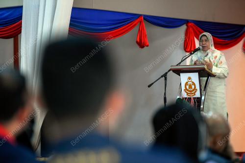 ZURAIDA KAMARUDDIN