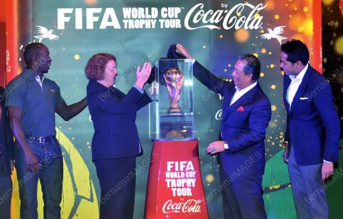 KL03_04012014_TPM_PIALA_DUNIA