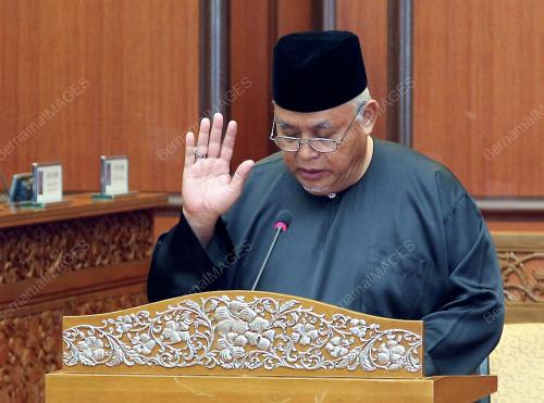 ANGKAT SUMPAH