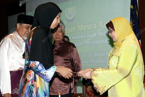 TUN RAHAH MOHD NOAH