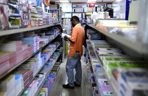 TINJAUAN KEDAI PERALATAN ALAT TULIS DAN BUKU