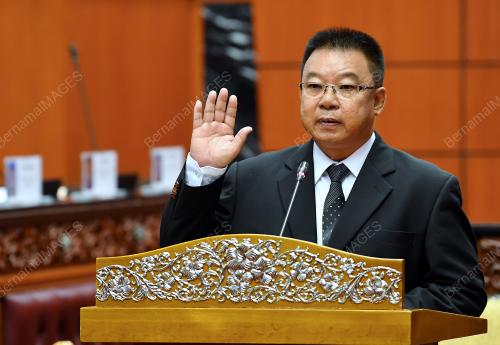 KL03_04122017_ANGKAT_SUMPAH_BN201711303057