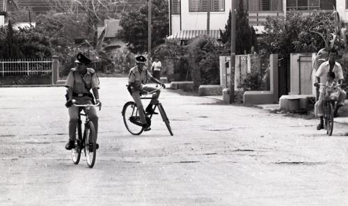 ANGGOTA POLIS