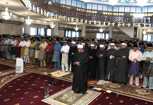 KL03_05062019_AGONG_SOLAT