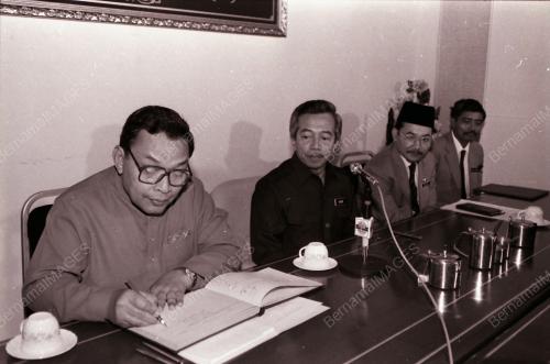 TAN SRI AINUDDIN WAHID