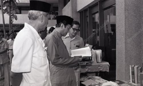 DR. MAHATHIR MOHAMAD