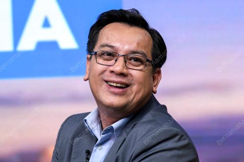 NIK KAMARUZAMAN NIK HUSIN