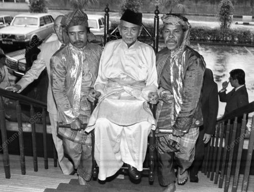 KL03_06102015_BIOGRAFI_TUNKU