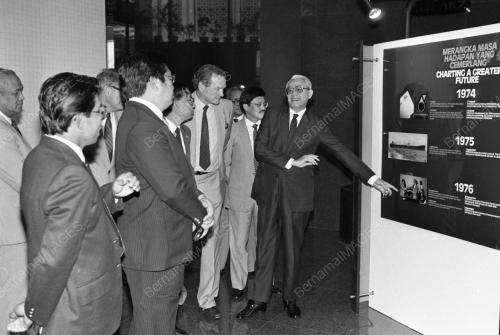 KL03_06102015_PAMERAN_PETRONAS
