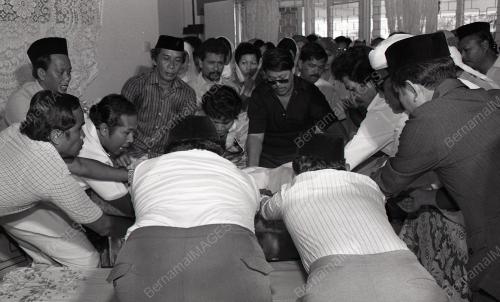 KL03_07012015_JENAZAH_HUSSAIN