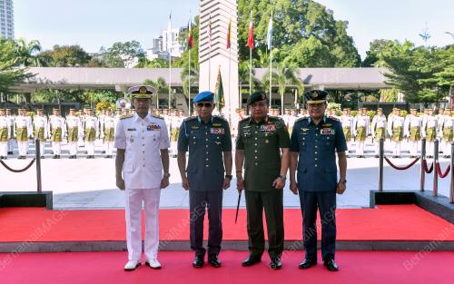 TAN SRI AFFENDI BUANG