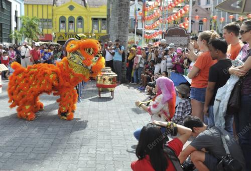 KL03_07022016_TARIAN_SINGA