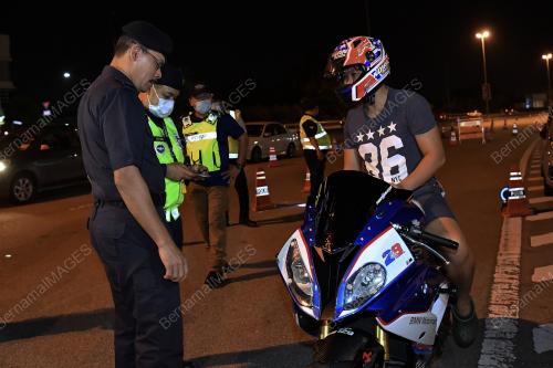 SUPERINTENDEN AZMAN SHARI'AT