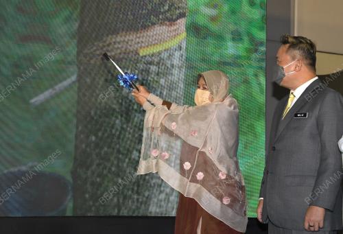 DATUK ZURAIDA KAMRUDDIN