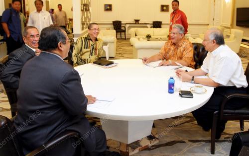 MOHD NAJIB TUN ABDUL RAZAK