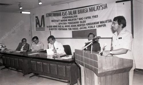 KL03_08012015_ADIB_KEWARTAWANAN