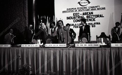 KL03_08012015_PM_BUSINESS_CONFERENCE