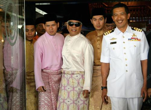SULTAN SHARAFUDDIN IDRIS SHAH