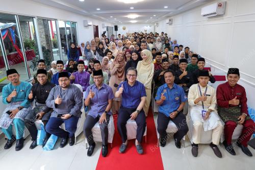 DATUK SERI NUR JAZLAN MOHAMED