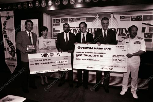 KETUA NAVAL TERIMA CEK
