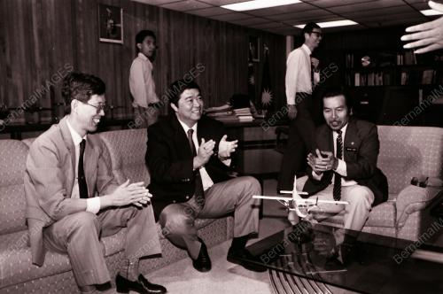 DR LING LIONG SIK