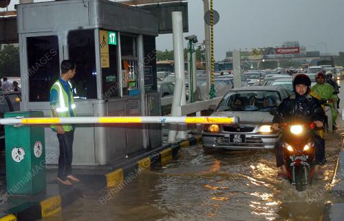 BANJIR KILAT