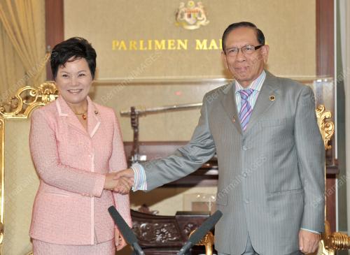 TAN SRI ABU ZAHAR UJANG
