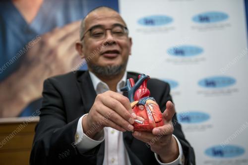 DR AZLAN HUSSIN