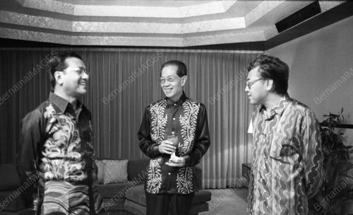 KL03_09032015_MAKAN_MALAM