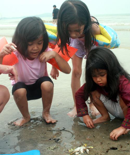 BERCUTI KE PANTAI BESRAH