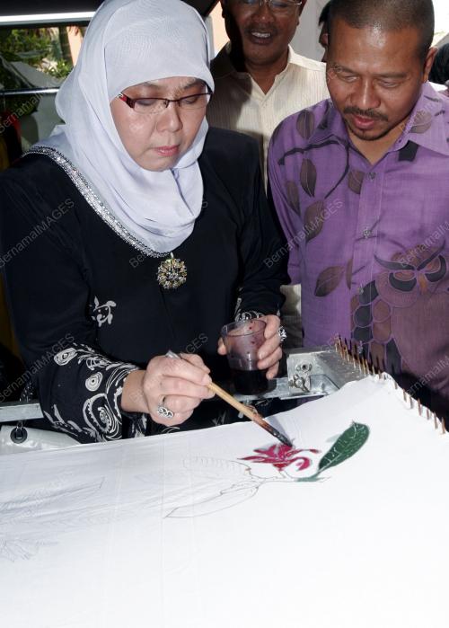 JUNAINI KASSIM