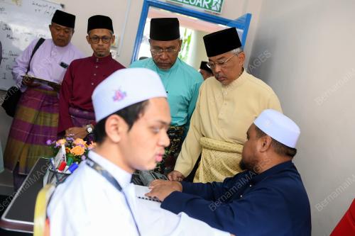 AL SULTAN ABDULLAH RIAYATUDDIN AL MUSTAFA BILLAH SHAH