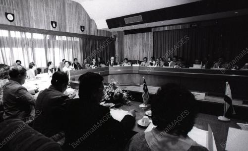 DR. MAHATHIR MOHAMAD